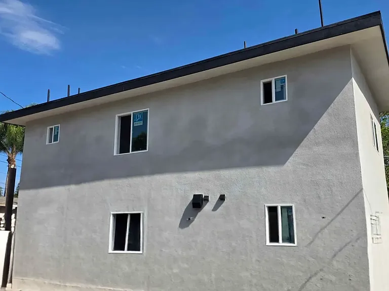 1126 E Grand Ave #1 — Photo 1