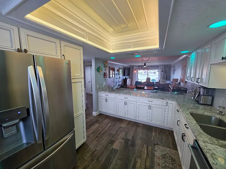 325 Causeway #A102 — Photo 6