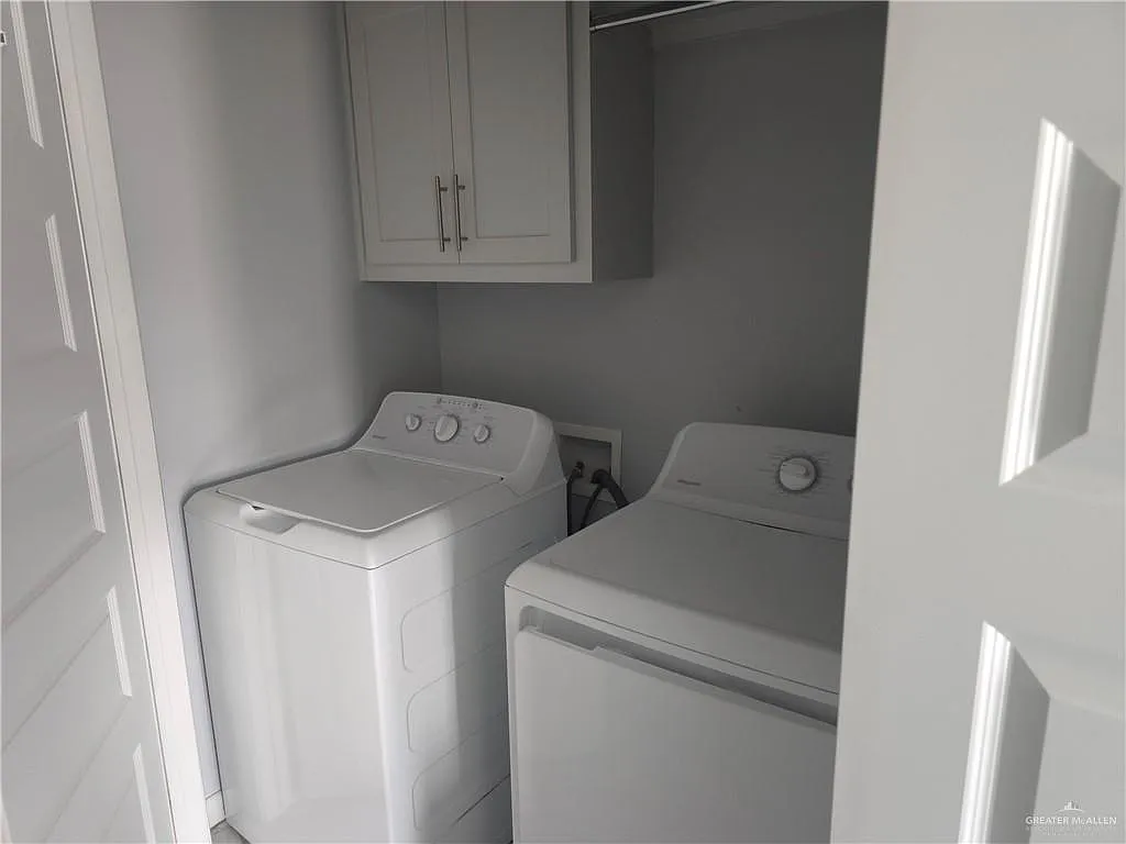 2 bed, 2.0 bath, 905 sqft, $1,150 — Photo 4