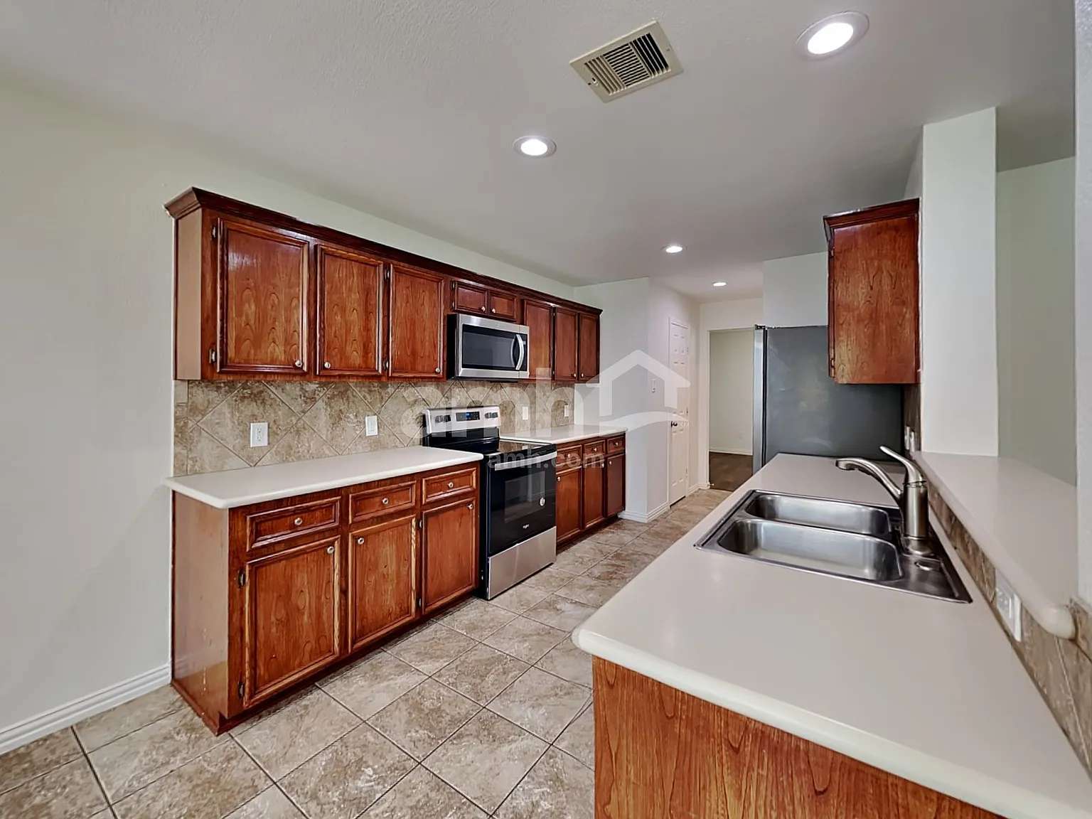4 bed, 2.5 bath, 2464 sqft, $2,120 — Photo 3