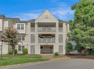 102 Lantana Ln APT 8, Hampton, VA 23669