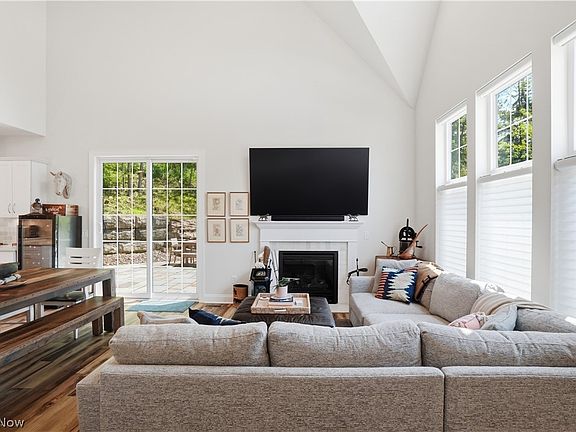 5th image of 39549 Tudor Dr