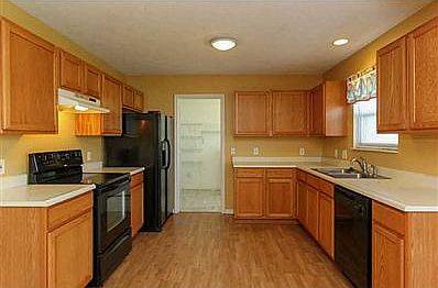 5th image of 8826 Scotland Dr