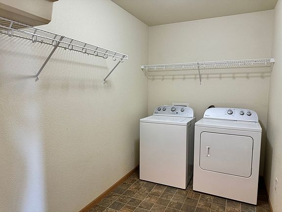 5th image of 627 33rd Ave W #304