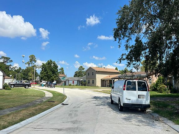 5th image of 637 E Niagara Cir