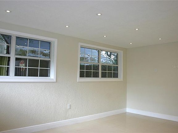2nd image of 525 Monticello Ave