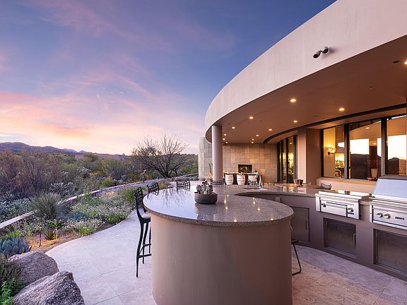 4th image of 525 E Crescent Moon Dr