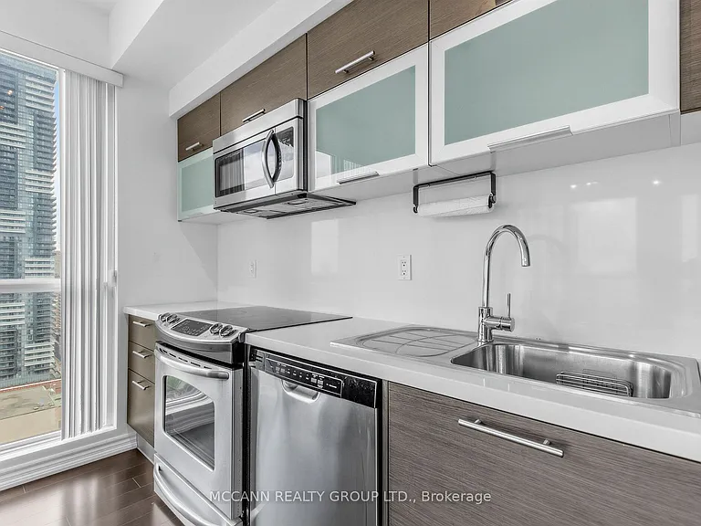 386 Yonge St #3015 — Photo 10