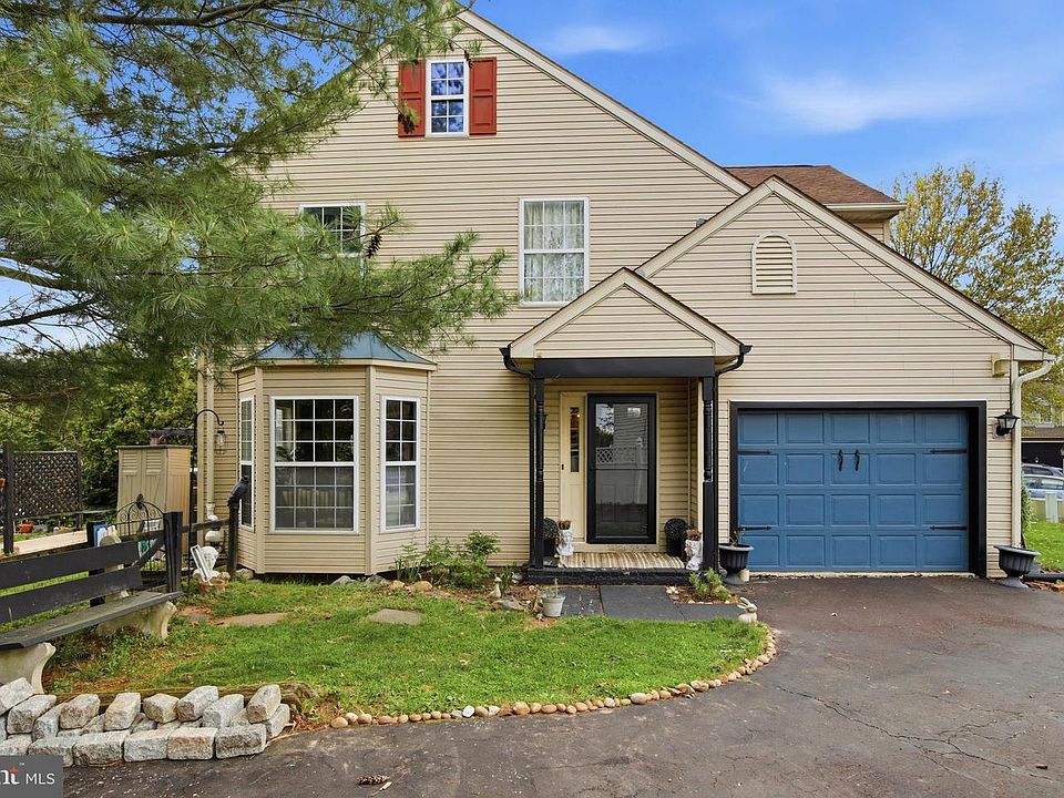 1st image of 136 Packham Ct