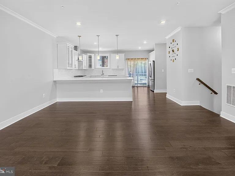404 Sagan Pl — Photo 14