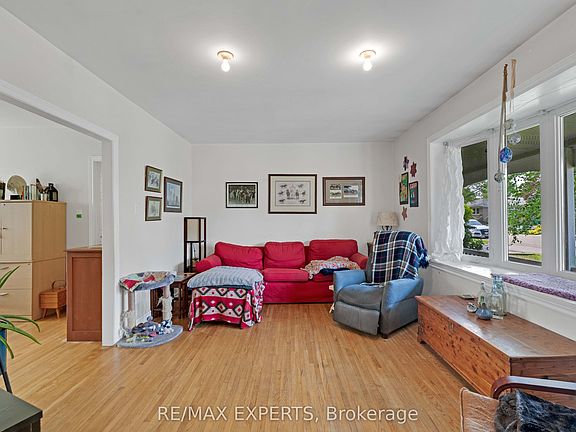5th image of 307 Pearl St