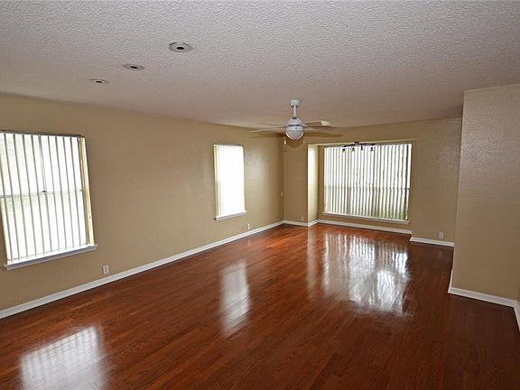 4th image of 85 Townhouse Ln