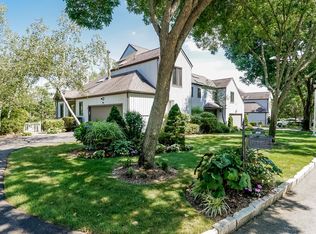 191 Woodbrook Rd, White Plains, NY 10605