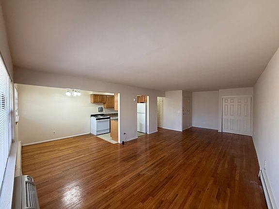 3rd image of 287B Willow St #287B