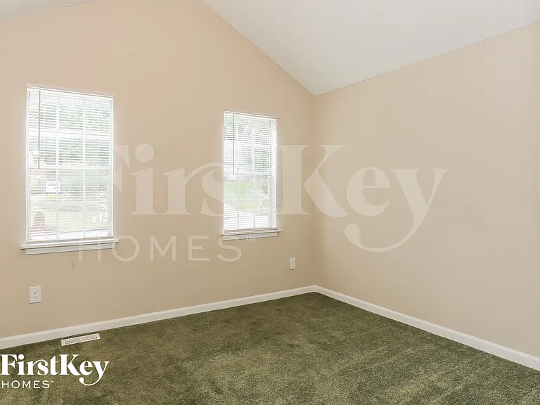 993 Cherry Laurel Dr — Photo 10