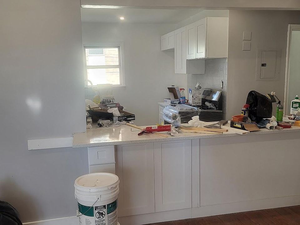 1st image of 205 E Broadway APT 1B