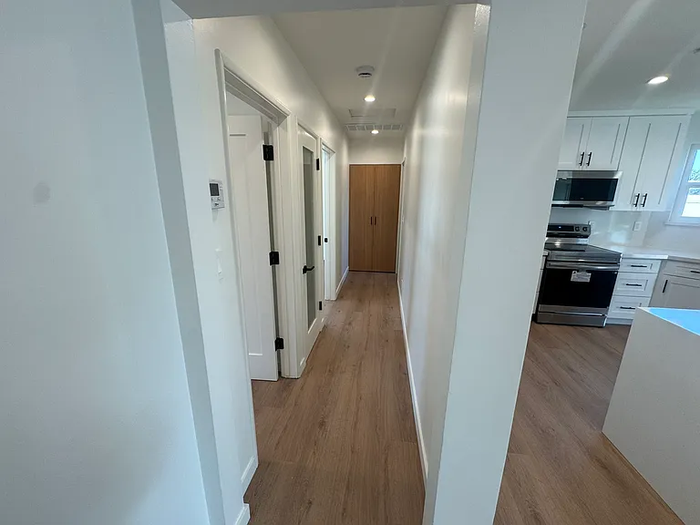 21420 Chatsworth St — Photo 14