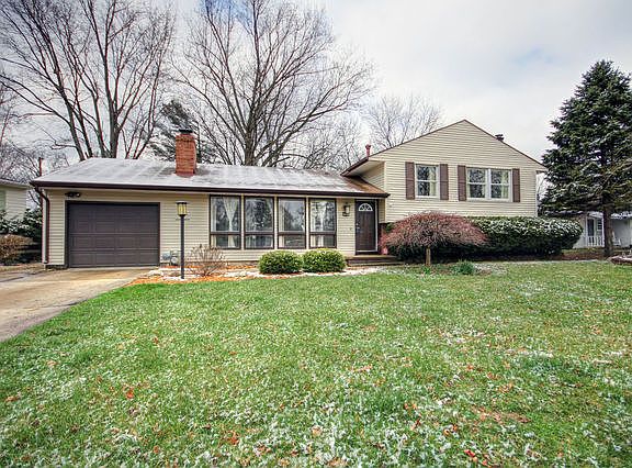 2nd image of 1901 Crescent Dr