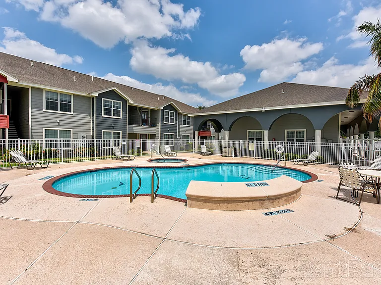 Redbud Place Apartments — Photo 11