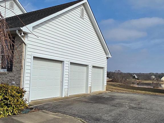 5th image of 221 Winchester Dr