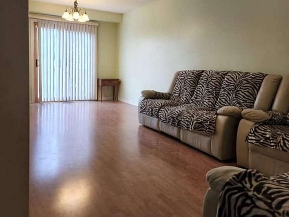 3rd image of 1 Dutch Cres N