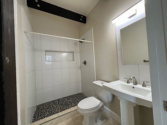 4th image of 500 Parkway Dr NE #11206134