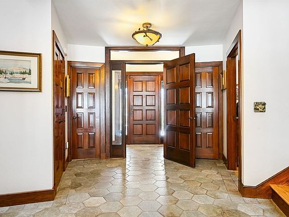 3rd image of 72 Meriam St