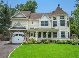 12 Colony Ct, Summit, NJ 07901