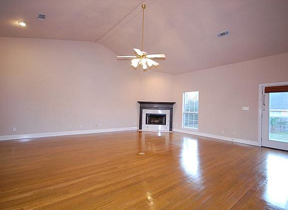 3rd image of 755 Avenue Louis Quatroze