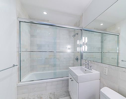 5th image of 635 W 42nd St APT 10G
