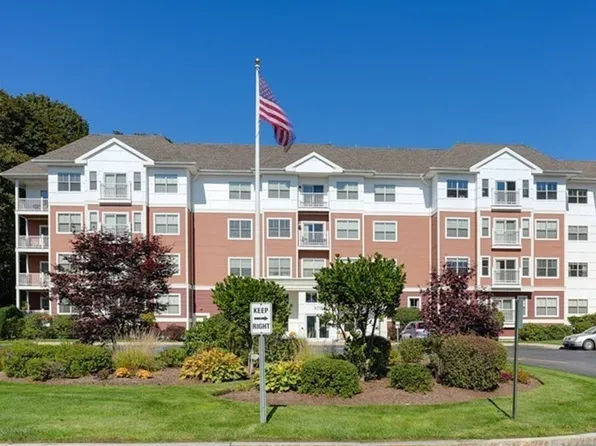 250 Main St Unit 206, Hudson, MA 01749