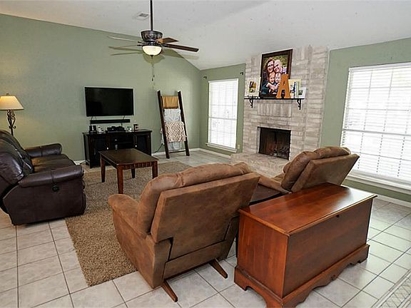 5th image of 514 Country Ln