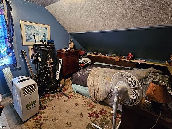 5th image of 232 Reform St