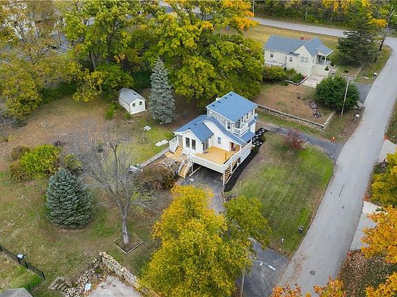 3rd image of 636 NE 37th St