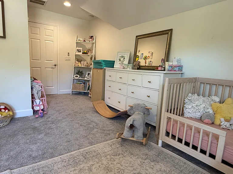 Large bedroom #1
