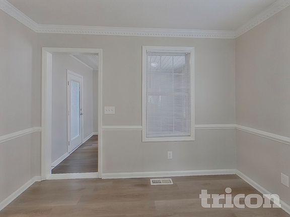 4th image of 337 Montclaire Ln