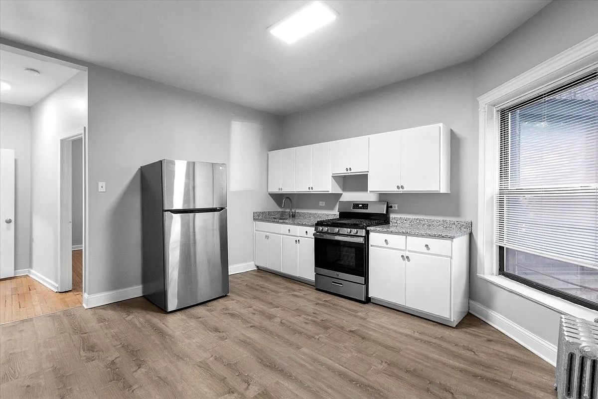 5018-20 S Blackstone — Photo 4