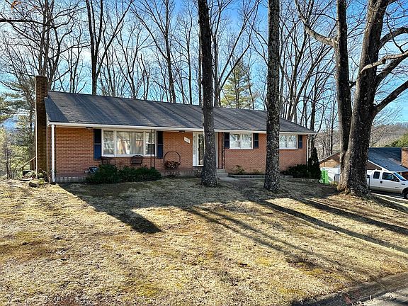 2nd image of 4112 Woodridge Dr