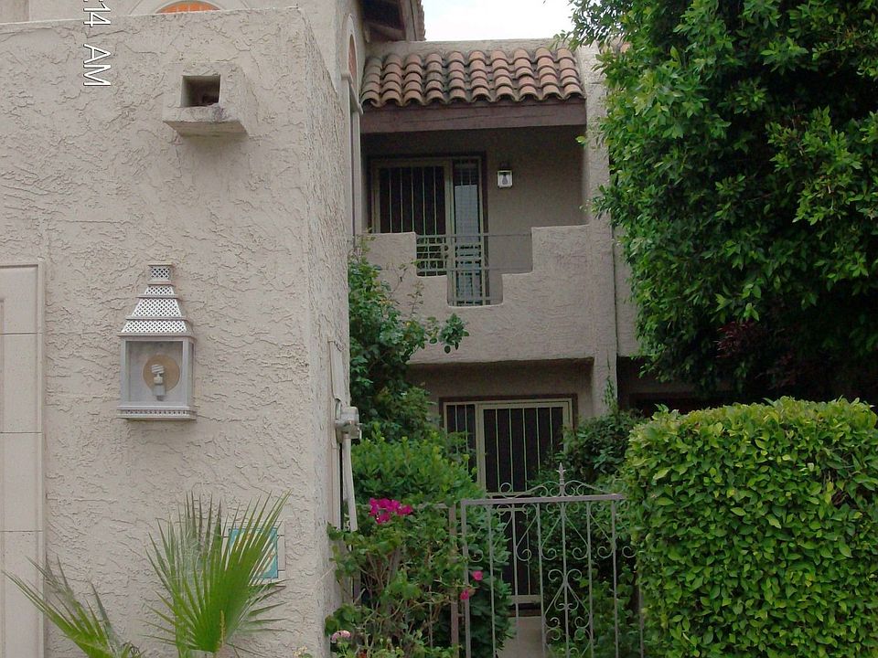 Front of townhome