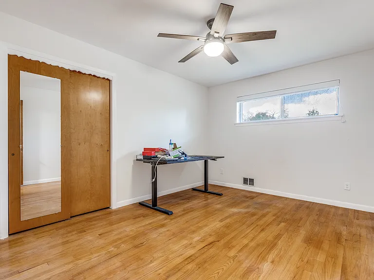 401 Daisy Dr — Photo 4