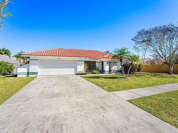 2nd image of 2057 Amesbury Circle