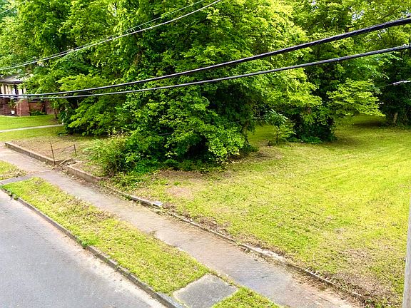 3rd image of 424/426 Walter Jetton Blvd