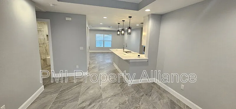 3 bed, 3.0 bath, 1300 sqft, $2,345 — Photo 4