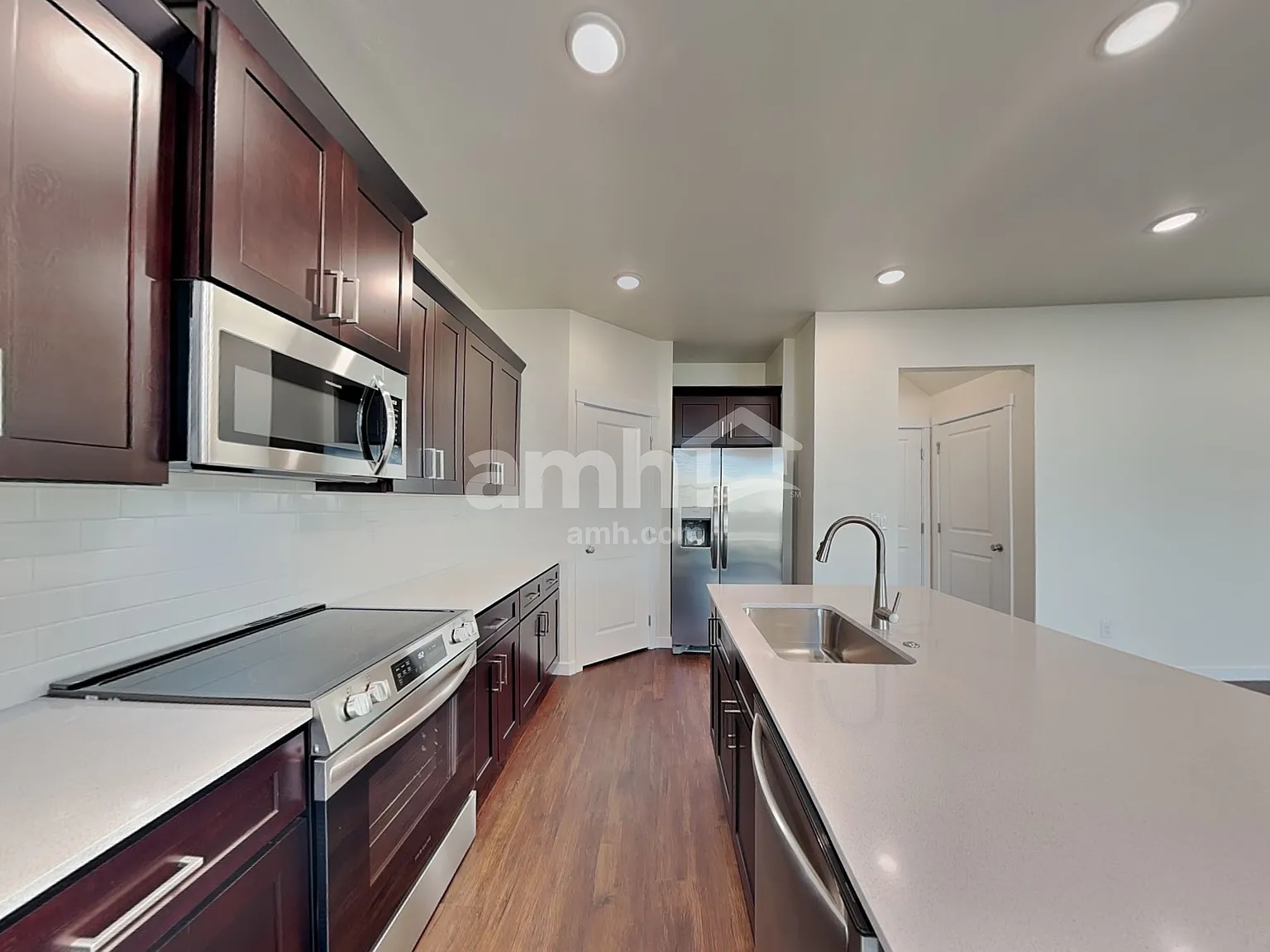 4 bed, 2.5 bath, 1835 sqft, $2,530 — Photo 3