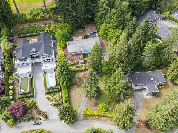 195 Normanby Cres, West Vancouver, BC V7S 1K6