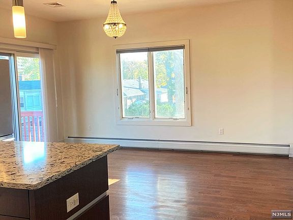 5th image of 2200 Linwood Ave #2200