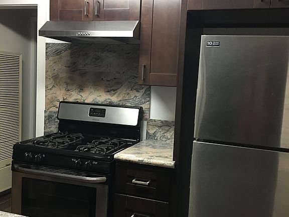 5th image of 169 S Lotus Ave
