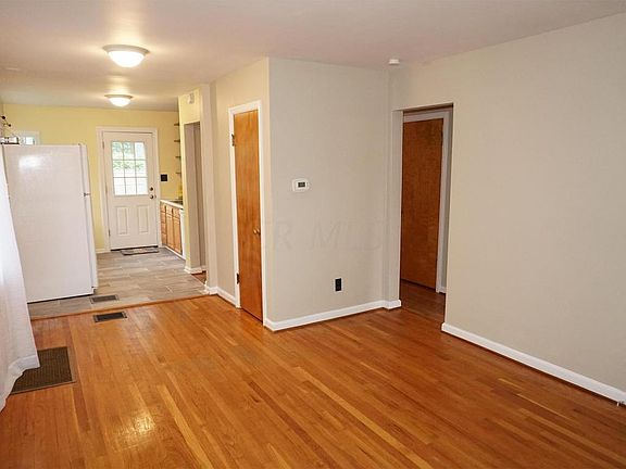 3rd image of 215 E Jeffrey Pl
