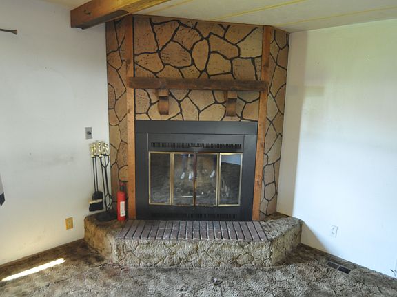 5th image of 8 Meadowlark Ct