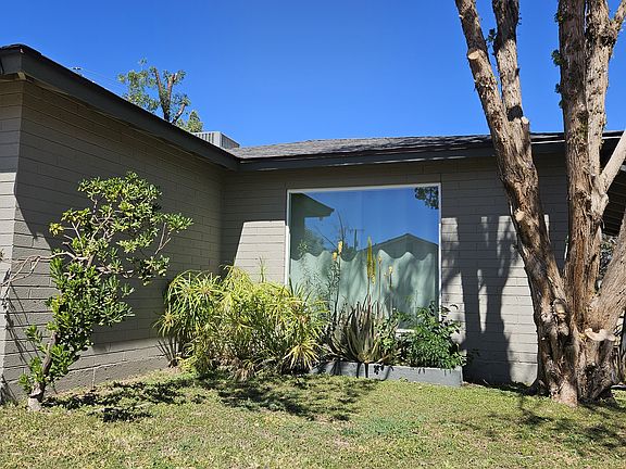 3rd image of 1408 S Farmer Ave